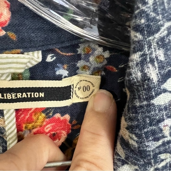 Anthropologie daughters of liberation Women's Navy pink floral cropped blazer - Picture 3 of 8